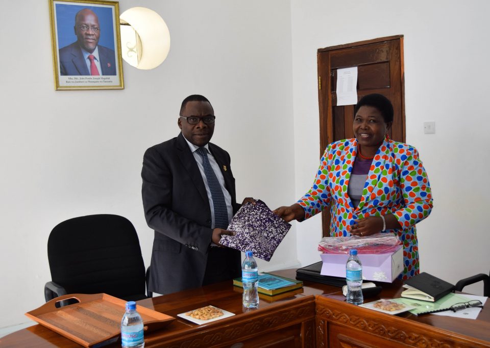 Katibu Mkuu Ikulu atembelea Makao Makuu ya PTF